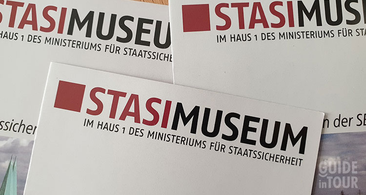 Flayer del Museo della Stasi a Berlino.