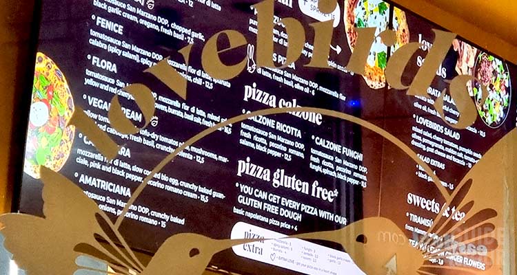 Ingresso alla pizzeria Lovebirds, dove mangiare una buona pizza senza glutine a Berlino.