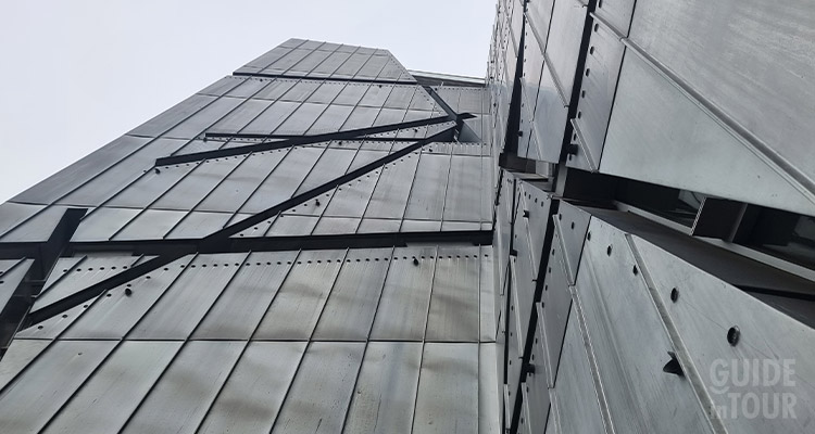 Dettagli dell'architettura di Daniel Libeskind al Museo Ebraico di Berlino.