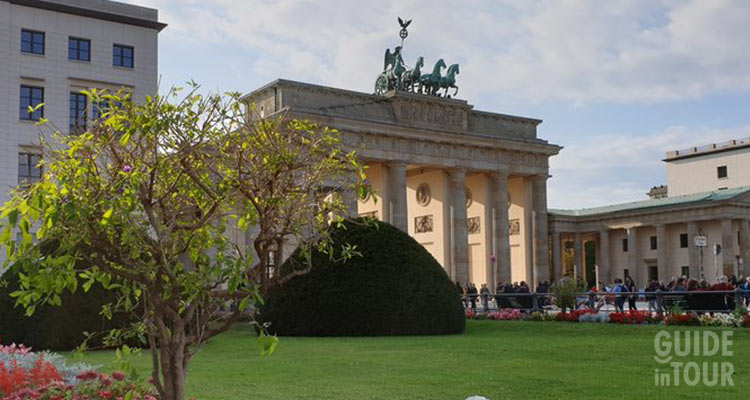 I principali edifici costruiti a Berlino intorno alla Pariser Platz.