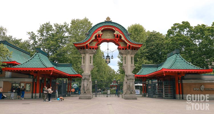 Gorilla Bobby, il simbolo dello Zoo di Berlino.